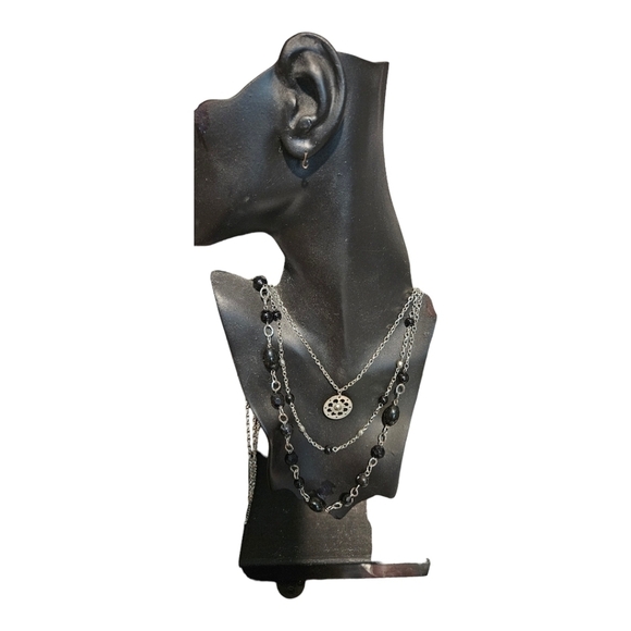 Black and Silver Necklace One Size - Picture 2 of 7